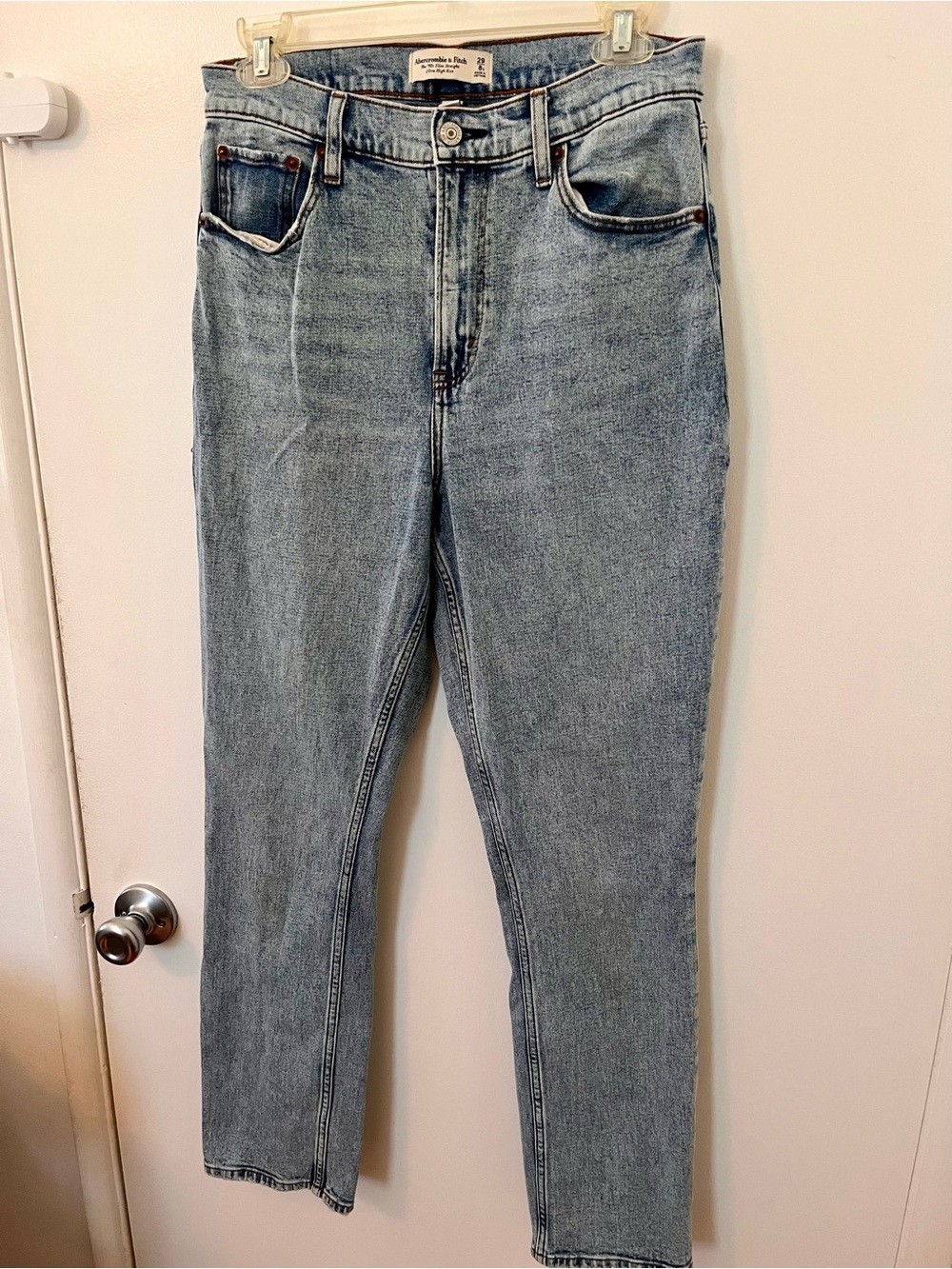 Abercrombie & Fitch Curve Love Ultra High Rise 90s Slim Straight Jean- 29 SHORT